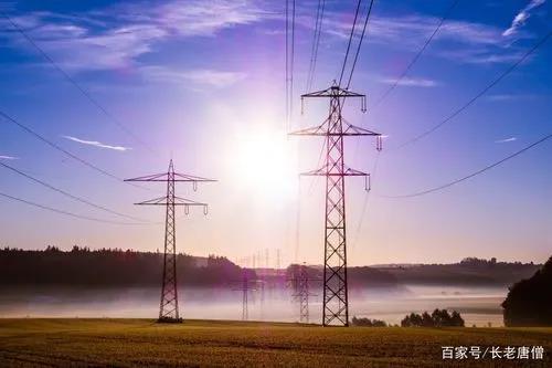  高壓線沒有外絕緣護套，下雨天能防漏電嗎？